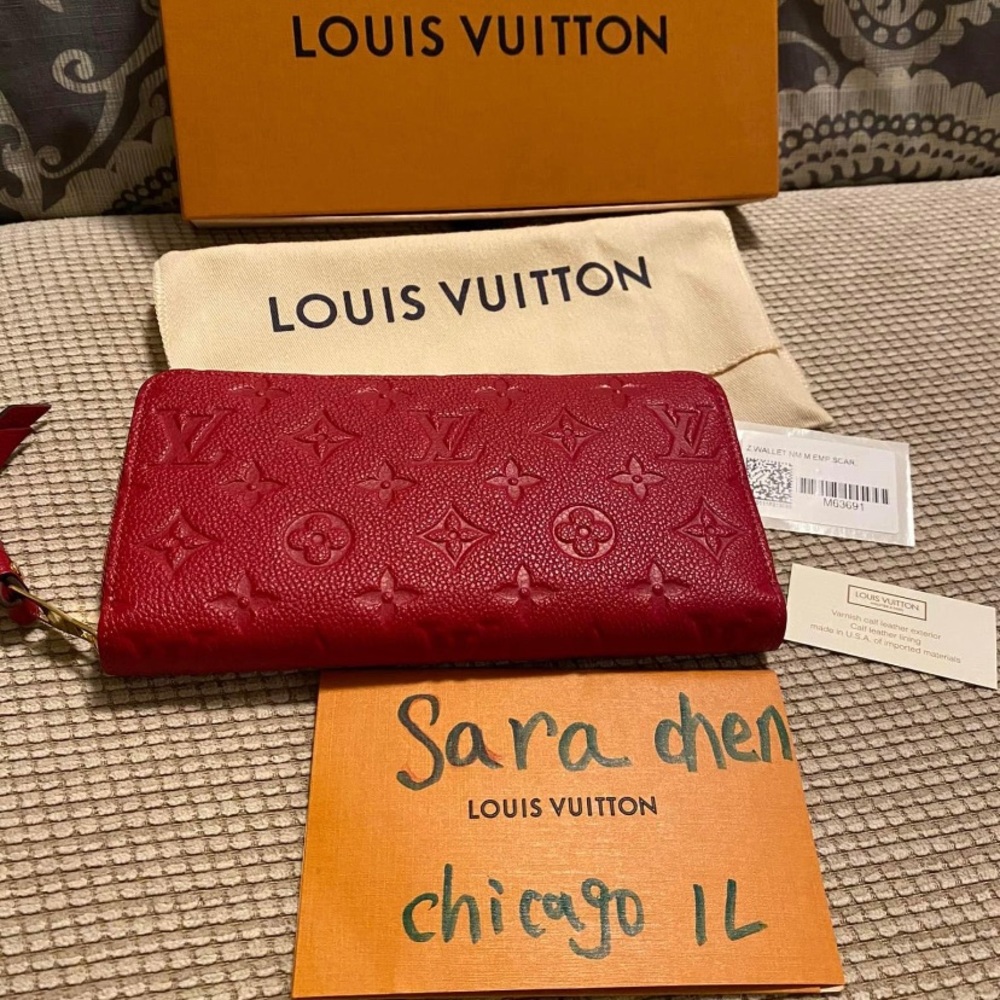 Louis Vuitton zippy wallet